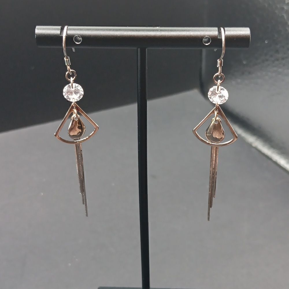 LE YI Drop Dangle Earrings‎ New In Box